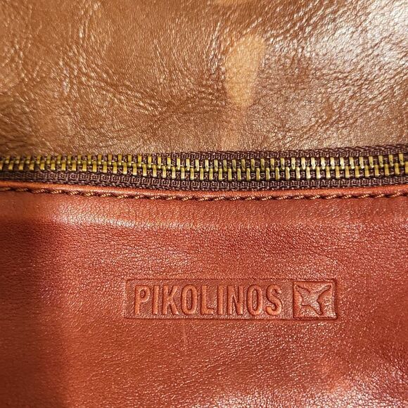 Pikolinos Brown/Garnet Tricolored Leather Cuero Hobo Handbag
